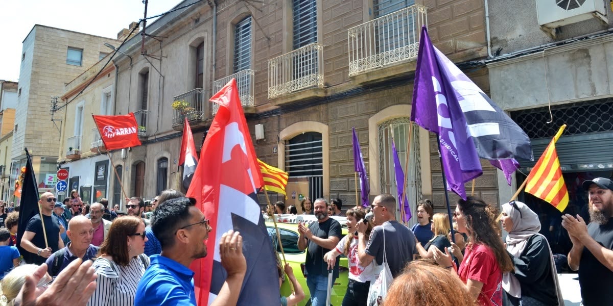 La façana de l'immoble ocupat, aquest migdia. Autor: J.d.A.