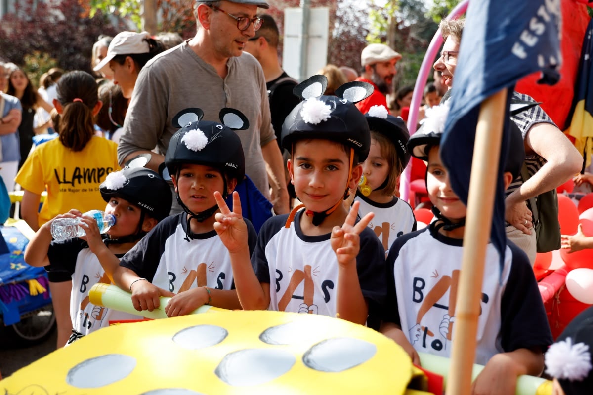 Foto portada: participants a la cursa de carretons. Autor: David Jiménez.