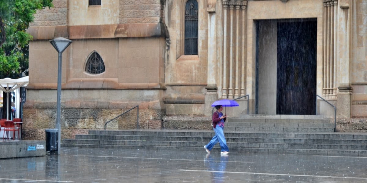 Pluja a la plaça Sant Roc, el 12 de maig de 2023. Autor: J.d.A. 