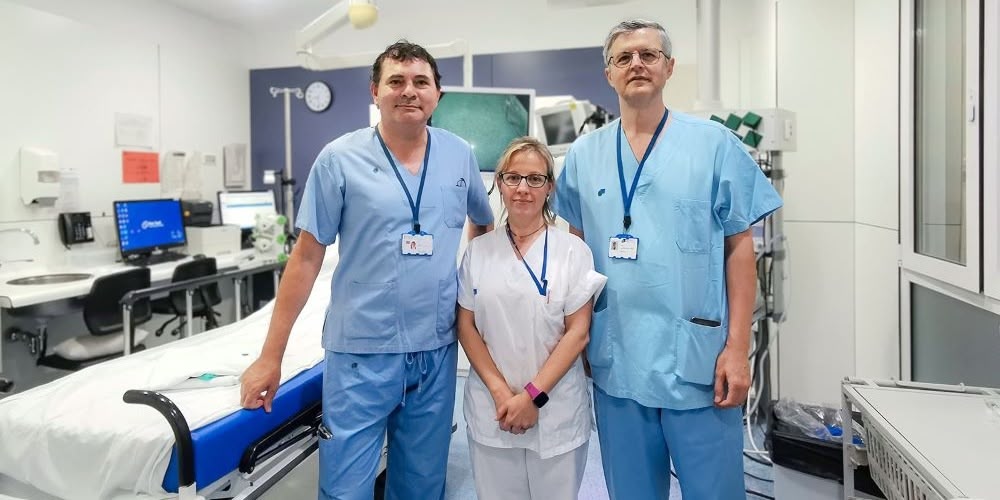 Foto portada: l'equip mèdic que ha liderat la intervenció. Autor: Parc Taulí / cedida. 