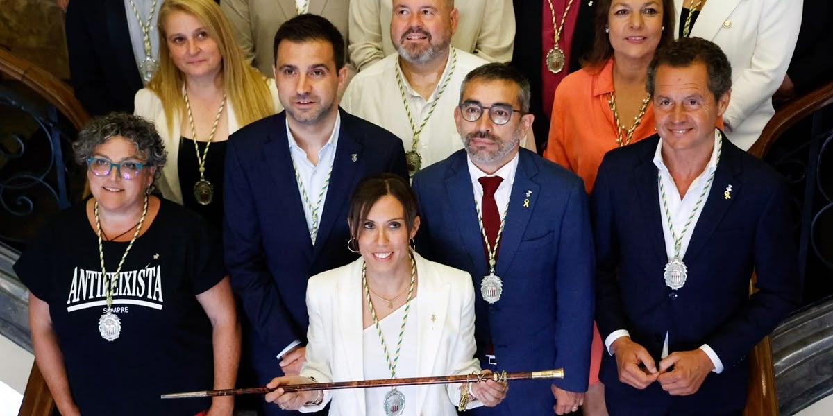 Foto portada: d'esquerra a dreta: Valero (Crida) Acacio (Vox), Gibert (PSC), Farrés (PSC), Mena (En Comú Podem), Fernàndez (ERC), Santos (PP) i Matas (Junts). Autor: David Jiménez.