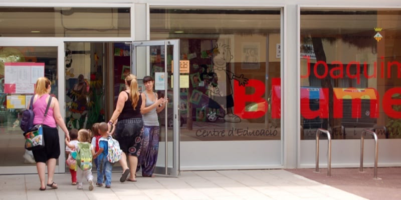 Exterior de l'escola bressol municipal Joaquim Blume, fa un temps, on hi ha queixes per la calor. Autor: J.d.A.