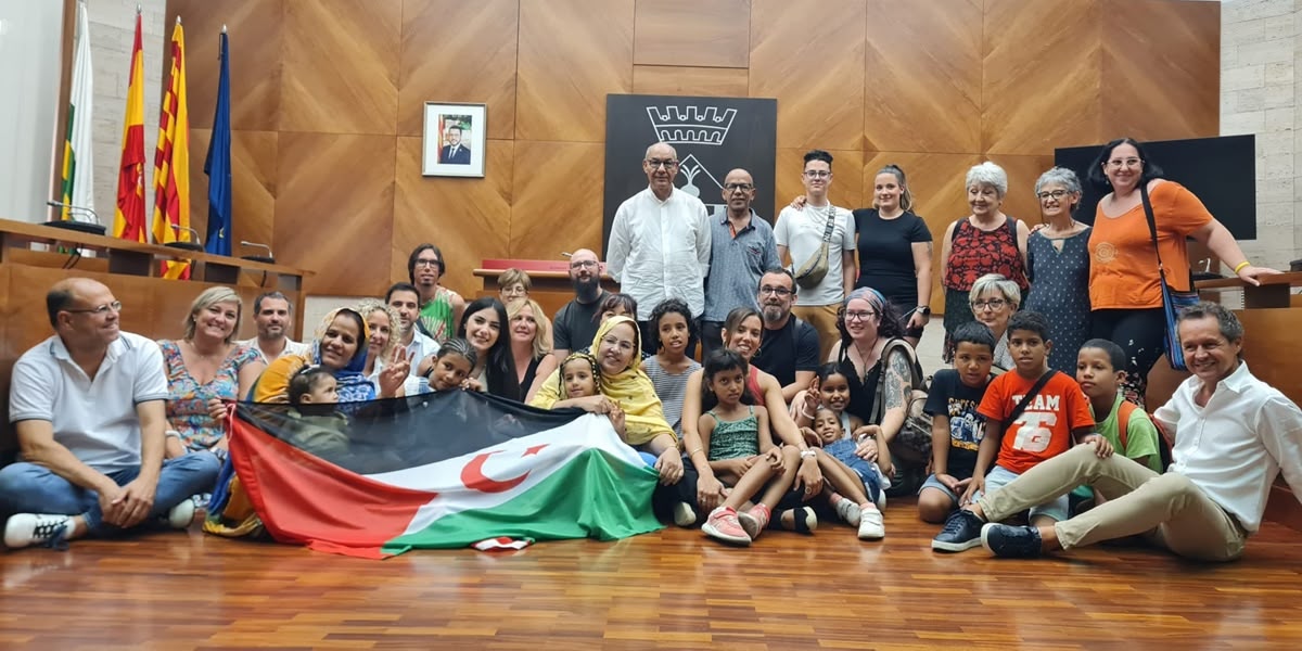 Foto portada: recepció als infants sahrauís. Autor: Ajuntament.