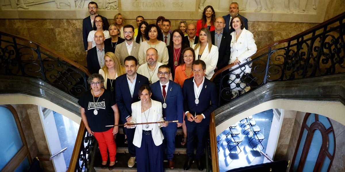 Foto portada: els regidors del mandat 2023-2027, a l'escala de l'Ajuntament. Autor: D.Jiménez. 