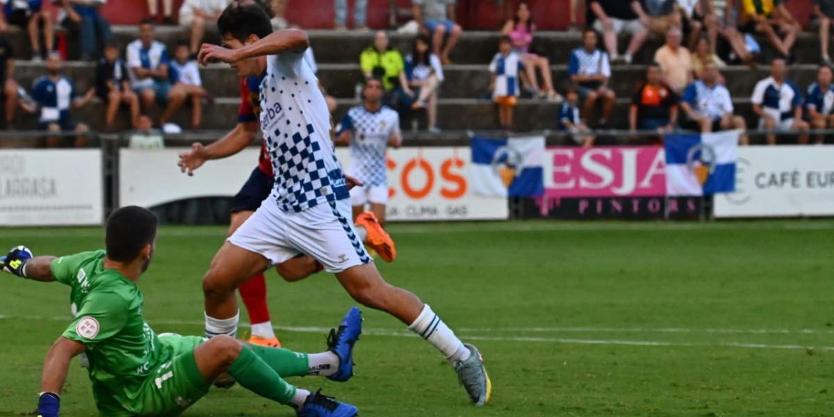 Marc Domènech ha fet el 0-1 a Olot. Autor: CES