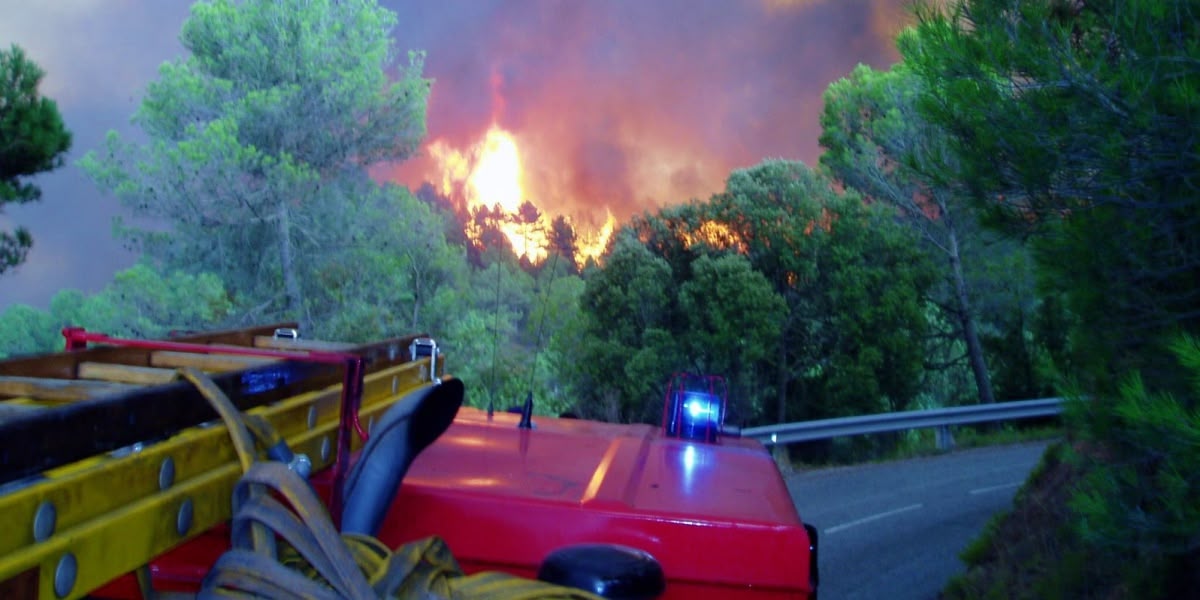 El vehicle de Matadepera arribant a les flames