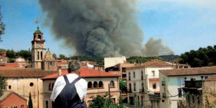 La columna de fum, vista des de Sant Llorenç Savall