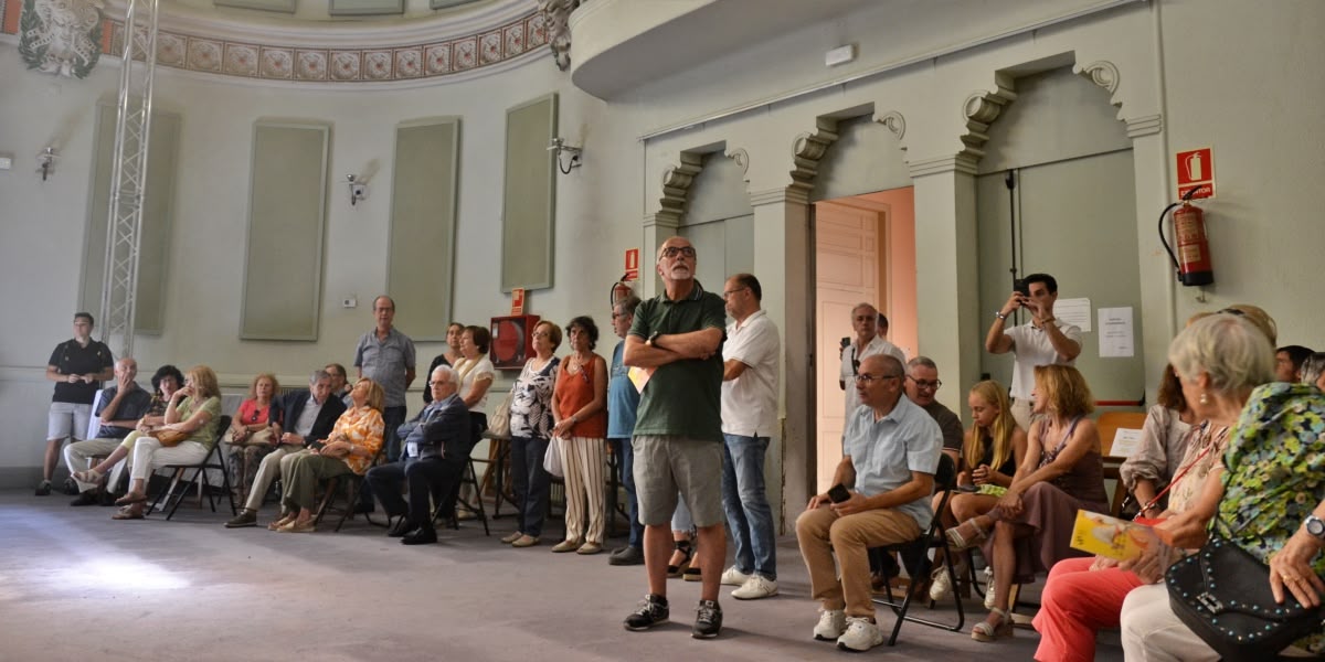 L'antiga sala de ball del Círcol, en una visita guiada anterior. Autor: J.d.A.
