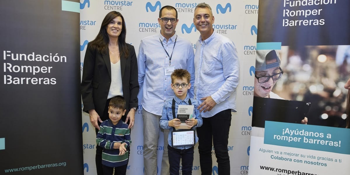 Foto portada: la família de Leo San Román, a l'entrega de premis. Autor: cedida.