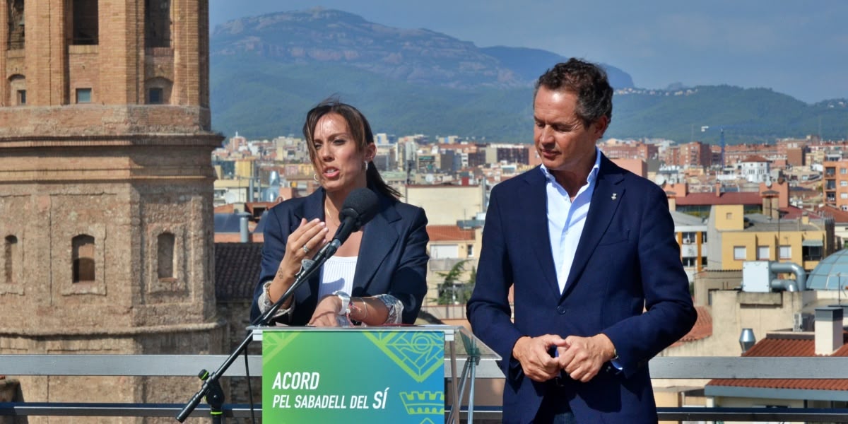 L'alcaldessa de Sabadell, Marta Farrés, i Lluis Matas, presentant l'Acord pel Sabadell del Sí, el 4 d'octubre de 2023. Autor: J.d.A