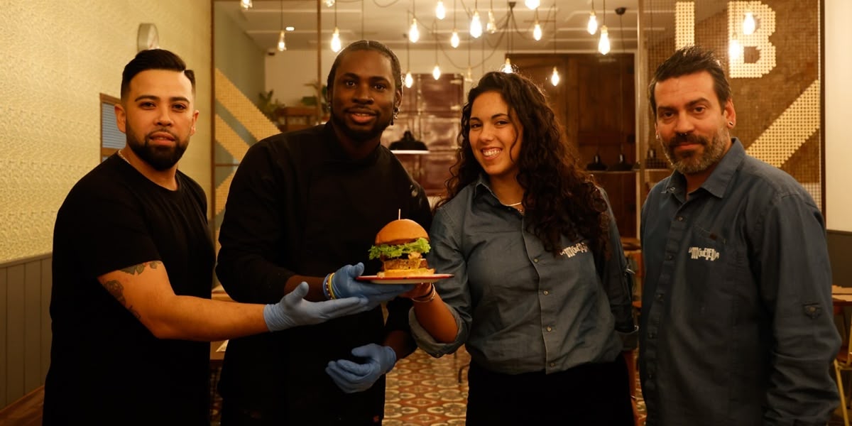Foto portada: una de les hamburgueses de La Burgueseria. Autor: David Jiménez.