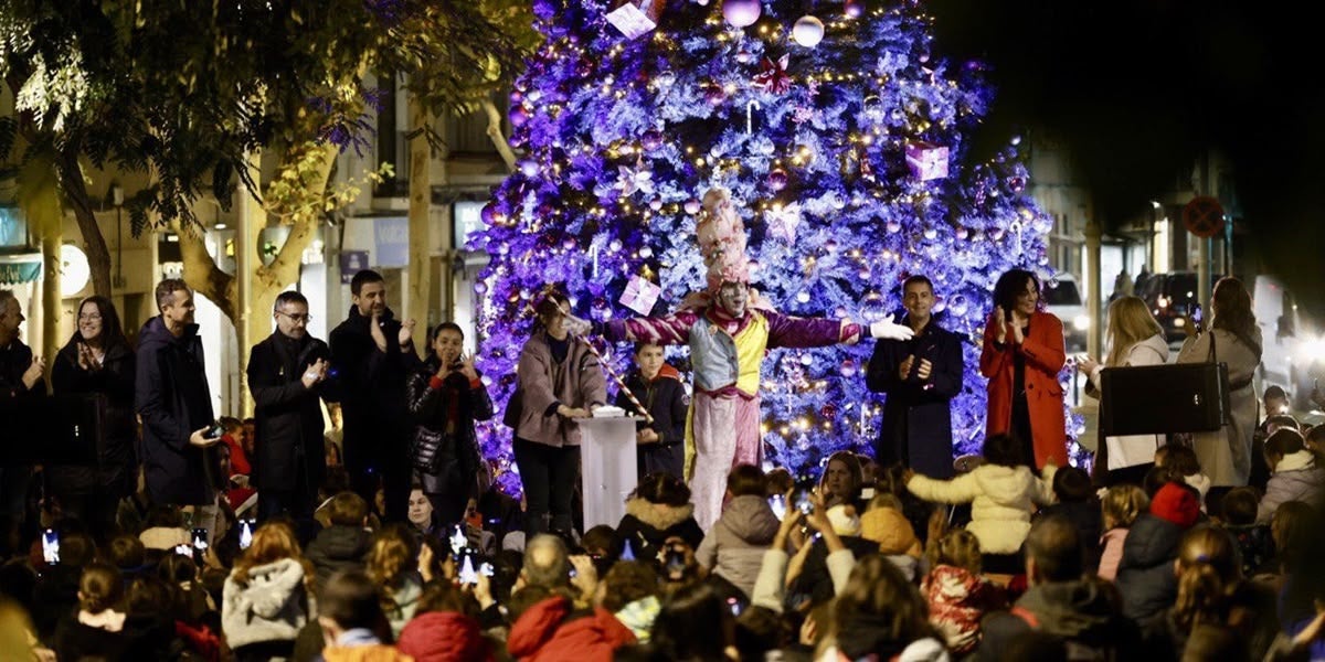 Encesa de llums a la plaça de la Creu de Barberà. Autor: J.Peláez /Ajuntament.