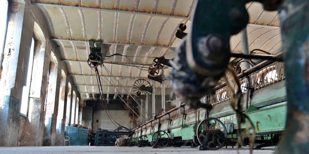 Foto portada: la nau exterior del Vapor Pissit, on hi ha les icòniques selfactines. Autor: J.d.A.