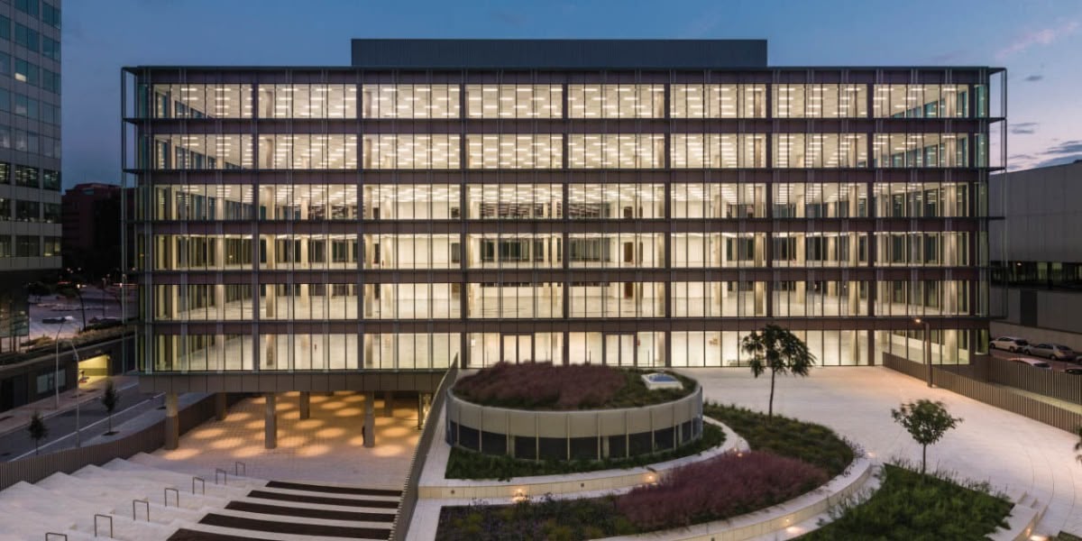 El nuevo Campus Administrativo de la Generalitat de Catalunya se ubica en el barrio de la Marina del Port, en Barcelona. / © Antonio Navarro Wijkmark