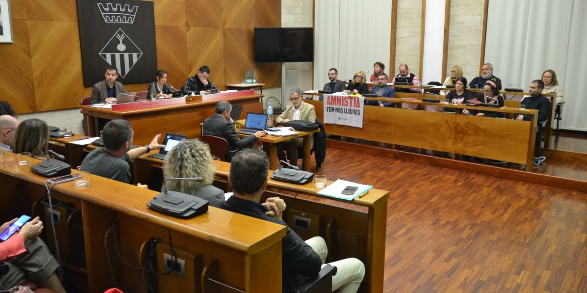 Foto portada: vista general dels regidors durant el ple de desembre de 2023. Autor: J.d.A.