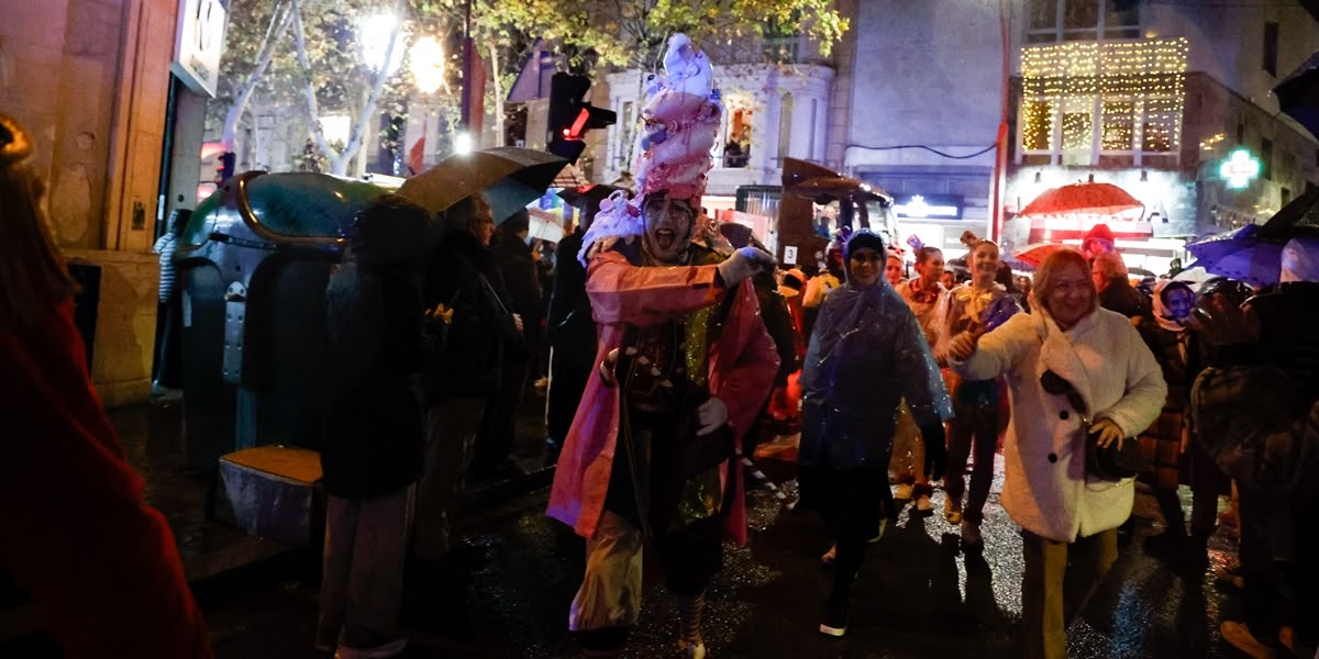 El Llaminer, abandonant la cavalcada pel carrer de la República. Autor: D.Jiménez.