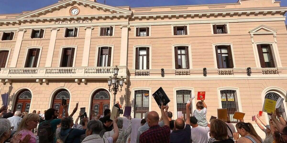 Foto portada: manifestació per la biblioteca al districte 5, el passat mes de maig. Autor: S.Alburquerque.