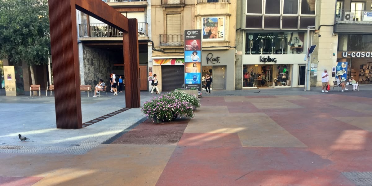 El paviment del Passeig Manresa, ara allargat fins un tram del Passeig de la plaça Major. Autor: M.L.