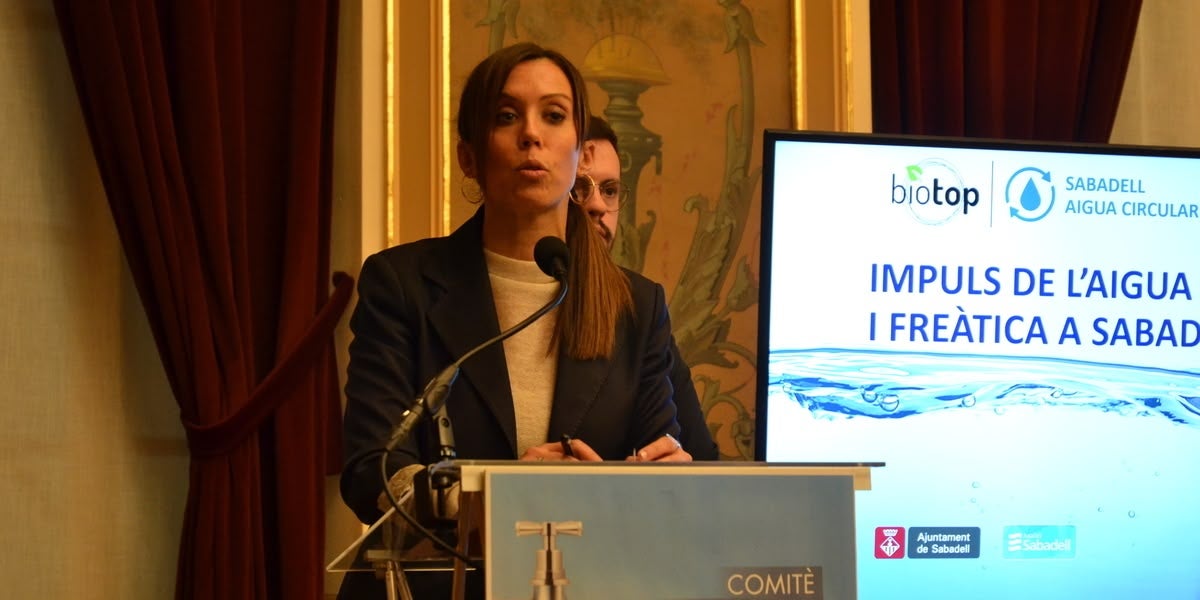 Marta Farrés, presentant les novetats del sistema d'aigua regenerada. Autor: Jordi M.