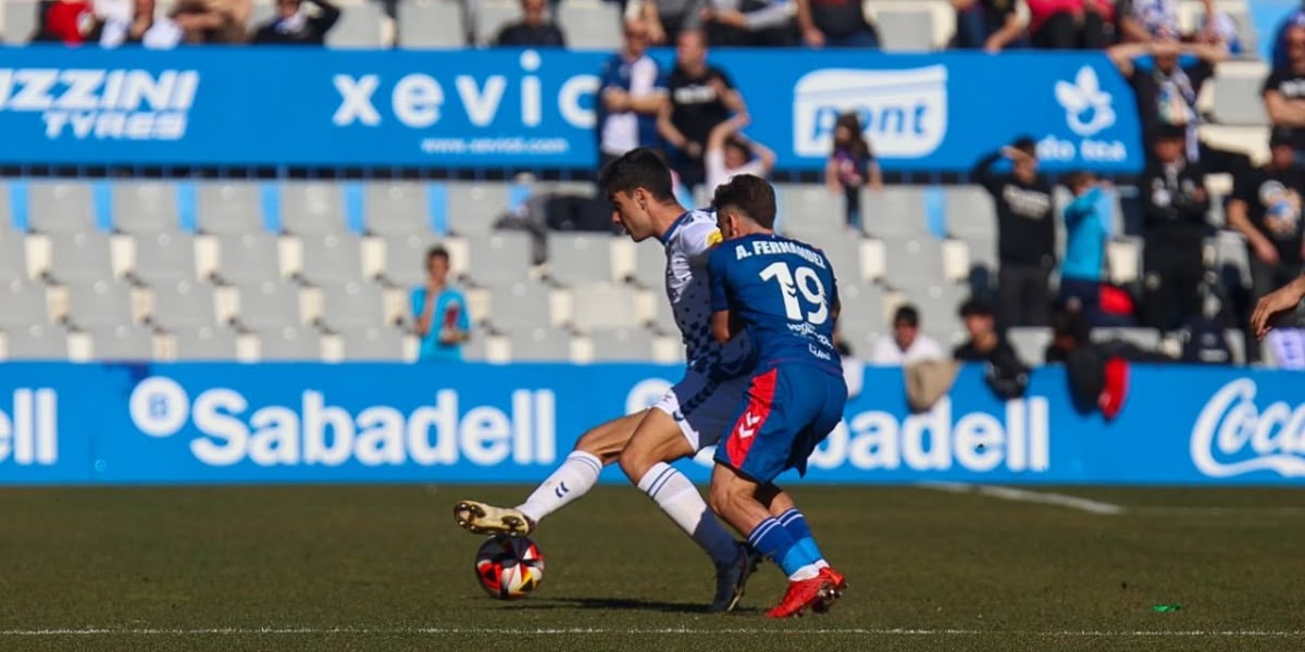 Gualda i Alberto Fernández, lluitant una pilota. Autor: S. Dihör