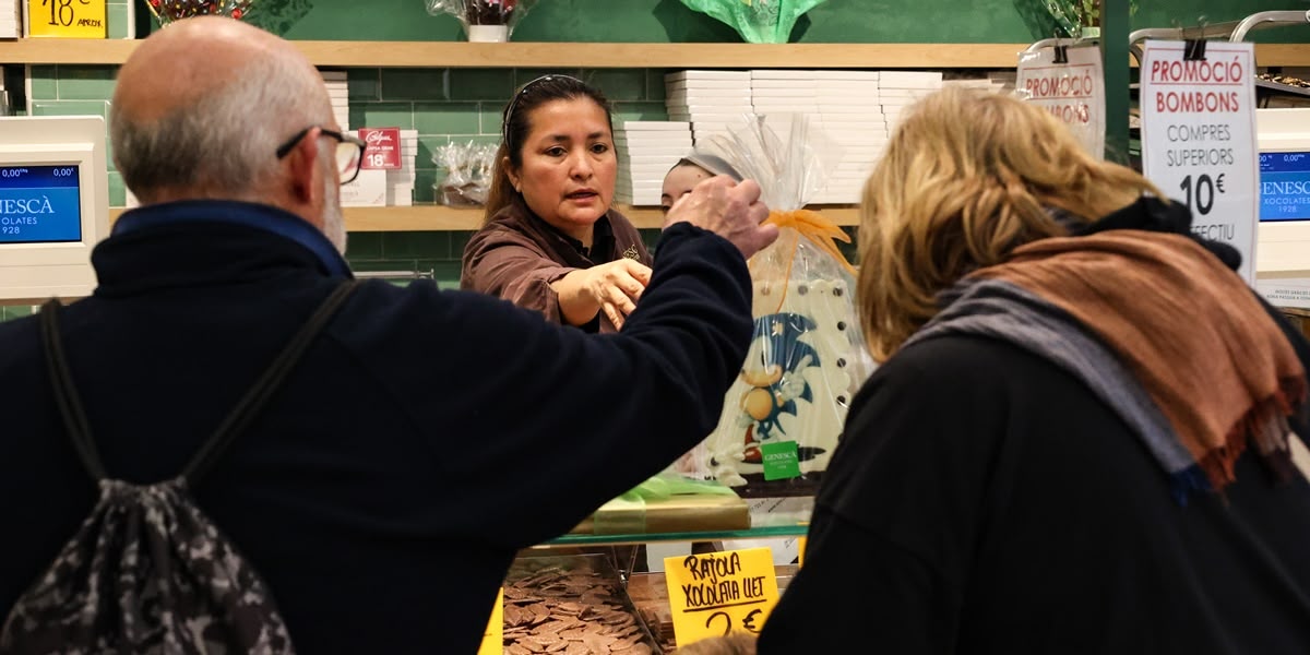 Foto portada: venda de mones a la pastisseria Genescà, fa uns dies. Autora: Alba García Barcia.