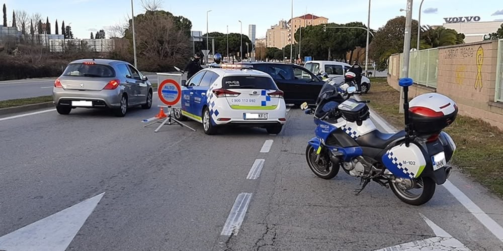 Foto portada: un dispositiu policial, en una imatge d'arxiu. Autor: @policiasabadell via Twitter. 