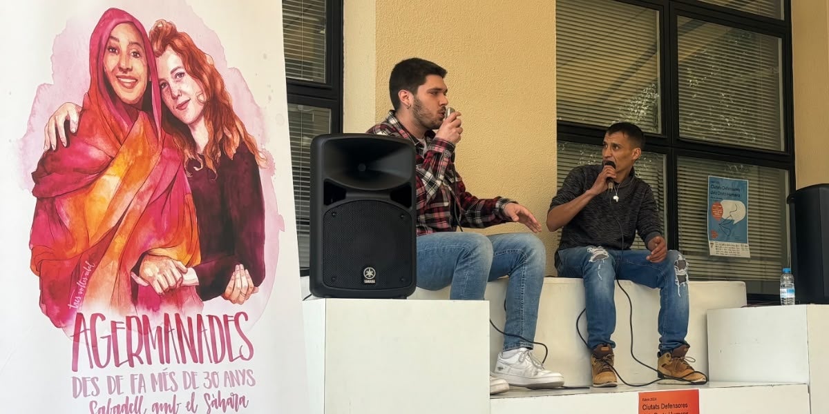 Foto portada: Yslem Mohamed Salem Nafaa a la xerrada a l'escola Illa. Imatge: Noèlia Pérez.