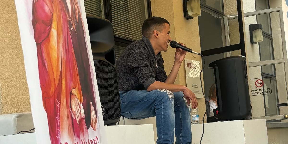 Yslem Mohamed Salem Nafaa a la xerrada a l'escola Illa