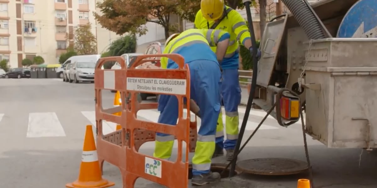 Operaris de neteja del clavegueram. Autor: cedida.