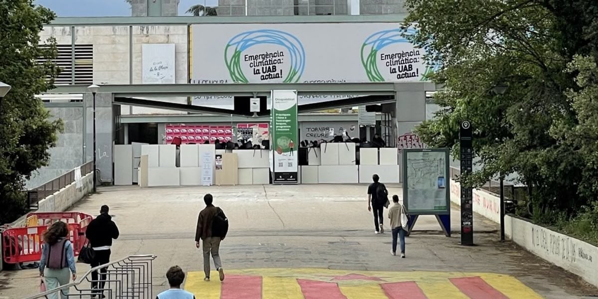 Accessos bloquejats a la UAB per la vaga de Palestina. Autor: ACN