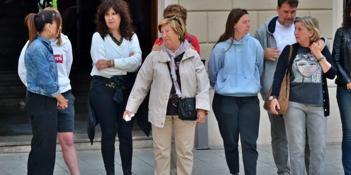 La mare de Toni Espadas, durant el minut de silenci. Autor: J.d.A