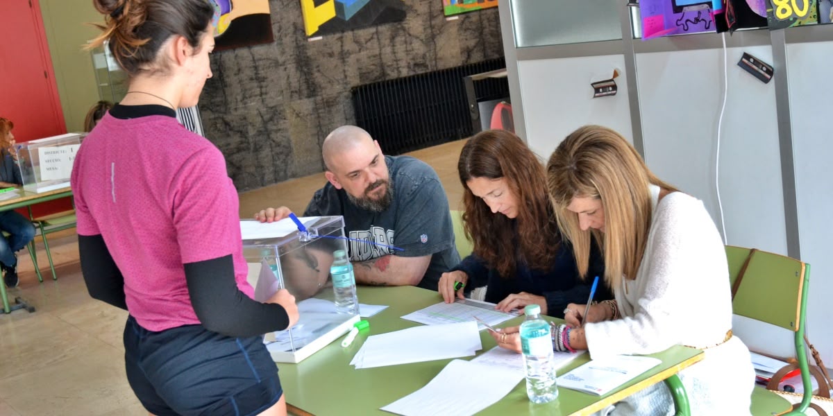 Votacions a l'Escola Industrial, aquest matí. Autor: J.d.A