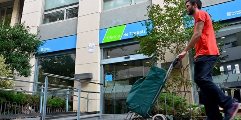 Foto portada: oficina del Servei d'Ocupació del carrer de la República, en una imatge d'arxiu. Autor: David B.