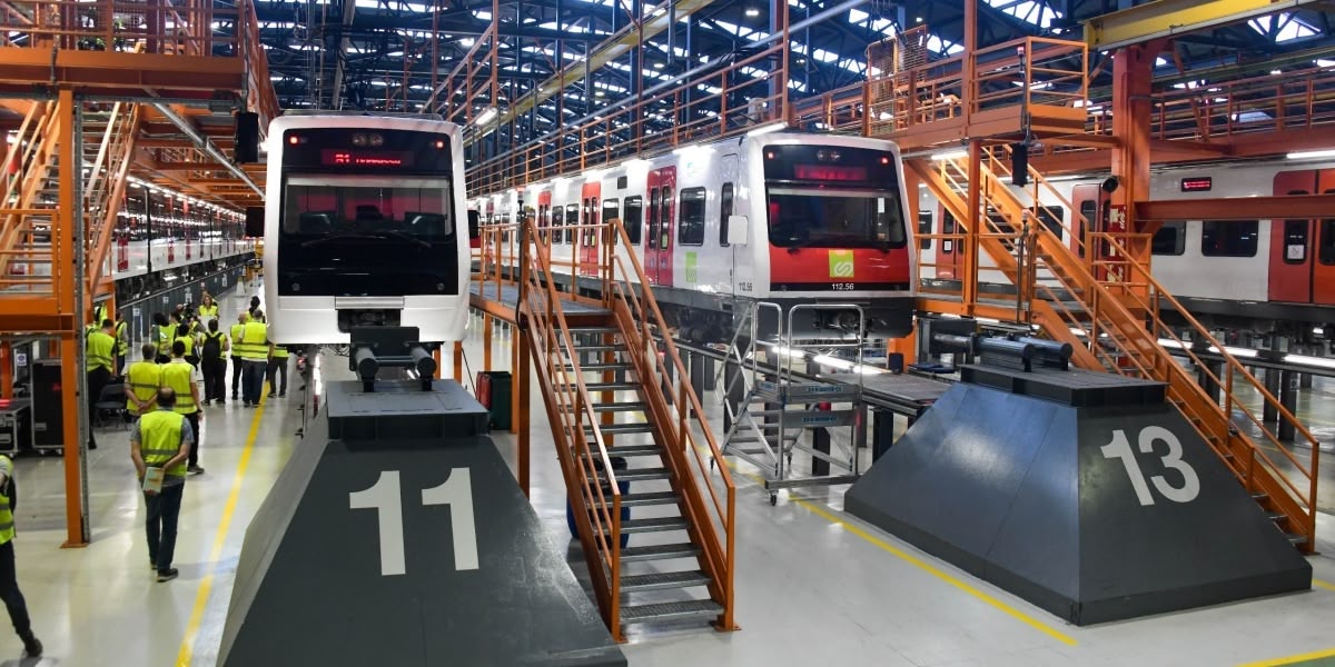 Foto portada: treballs de renovació dels convois de la línia S2 dels FGC. Autor: cedida.