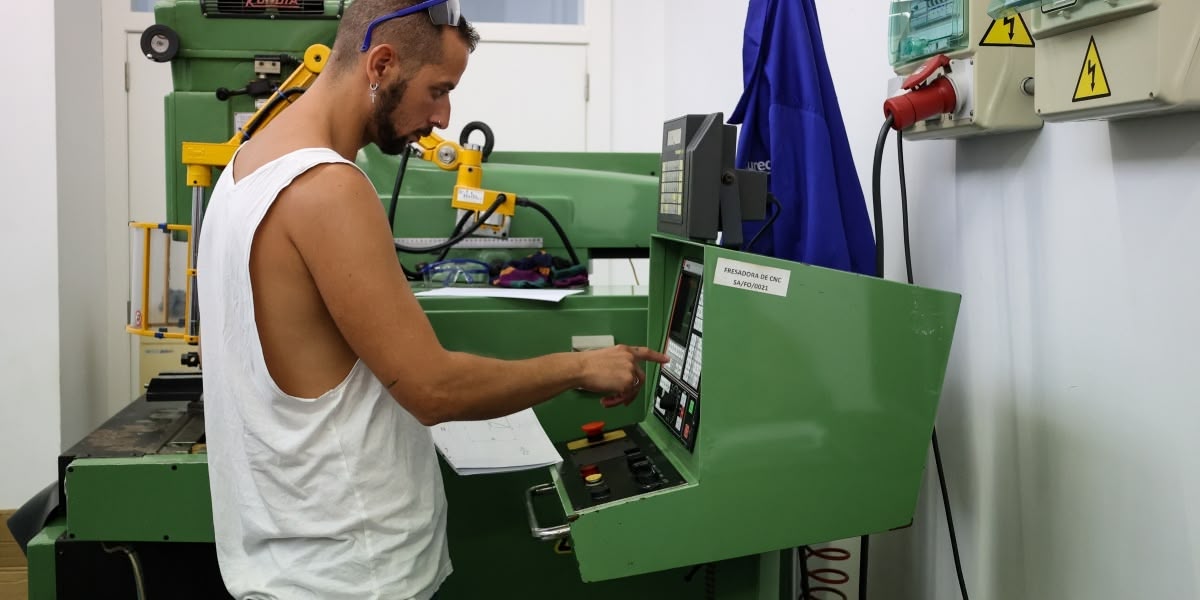Visita a les instal·lacions del centre de formació municipal Cal Molins, aquest migdia. Autora: Alba Garcia Barcia.