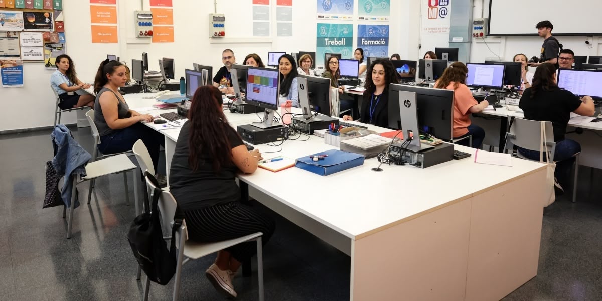 Visita a les instal·lacions del centre de formació municipal Cal Molins, aquest migdia. Autora: Alba Garcia Barcia.