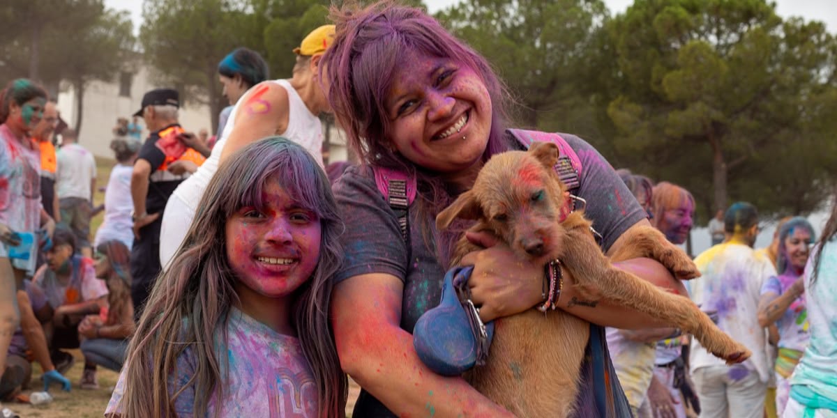 Celebració de la festa Holi, el 30 de juny de 2024. Autora: Alba Garcia Barcia.