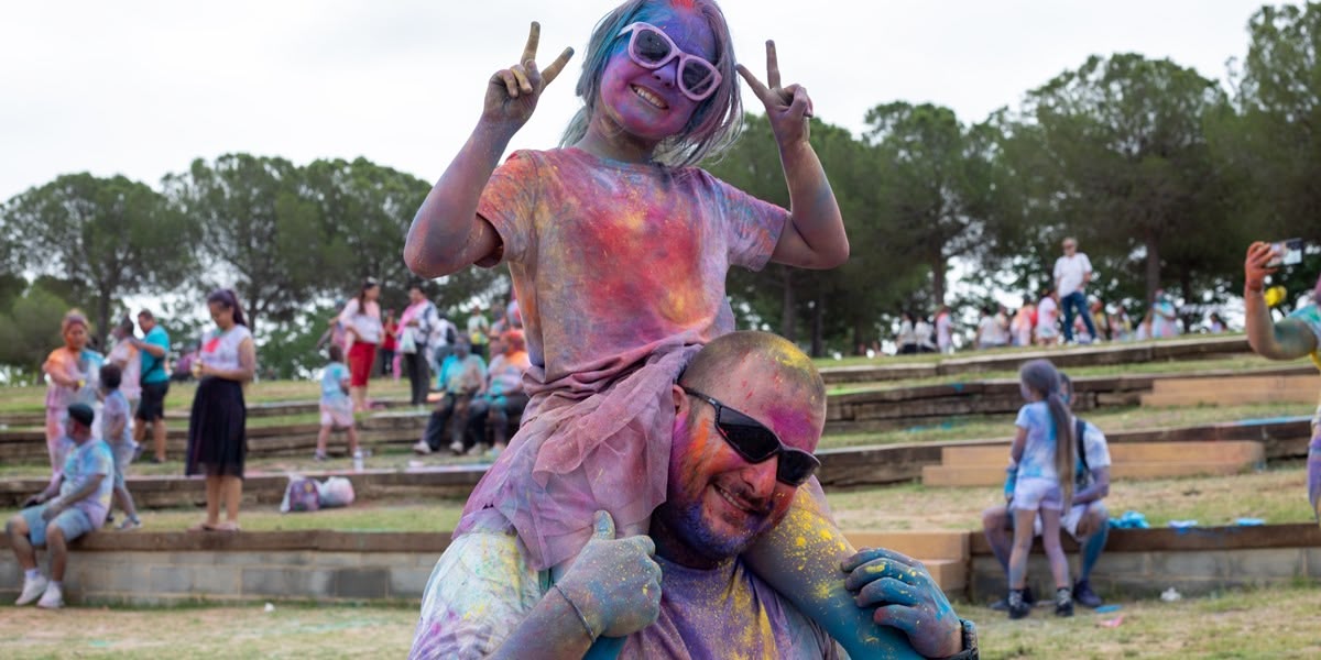 Celebració de la festa Holi, el 30 de juny de 2024. Autora: Alba Garcia Barcia.