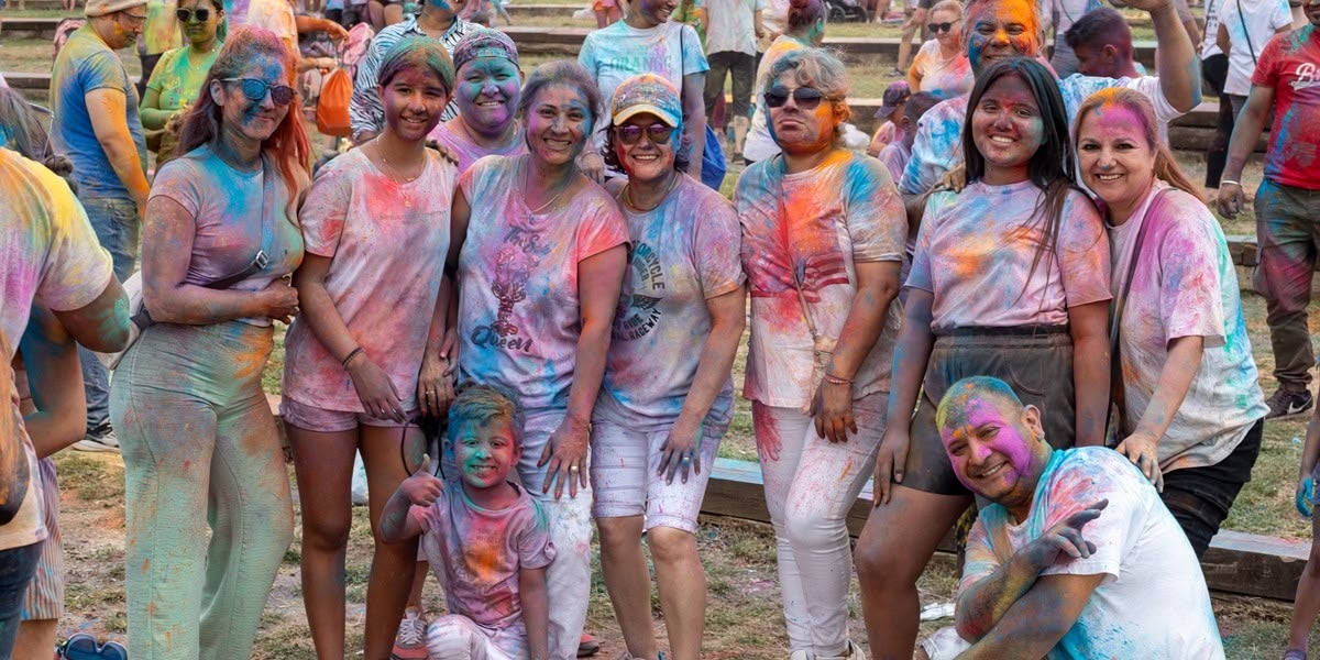 Celebració de la festa Holi, el 30 de juny de 2024. Autora: Alba Garcia Barcia.