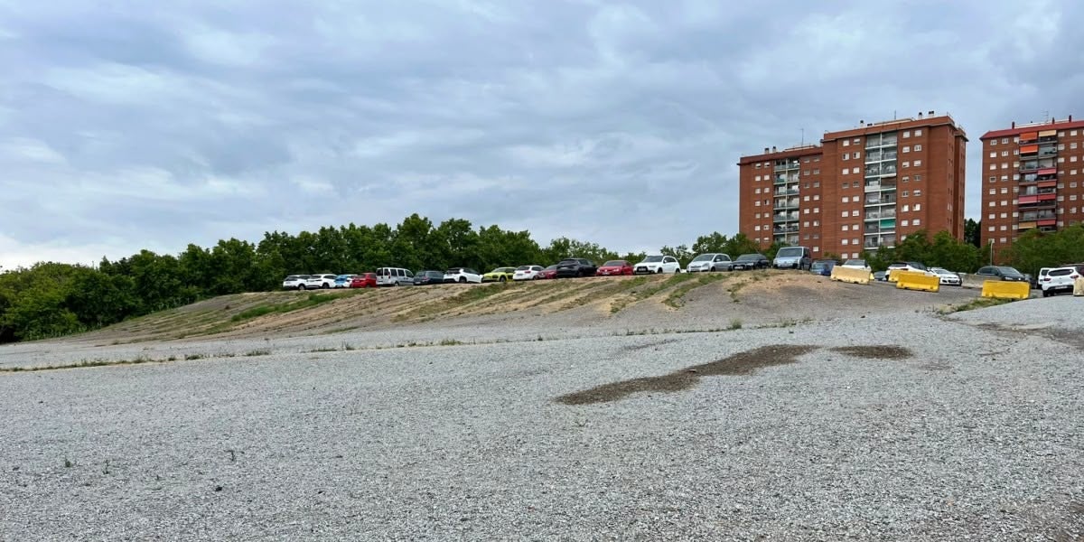 Aparcament de sorra de l'Eix Macià. Autor: Jordi M