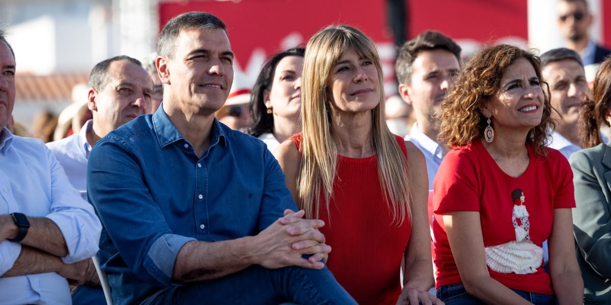 Pedro Sánchez i Begoña Gómez, en un acte del PSOE a les europees. Autor: ACN