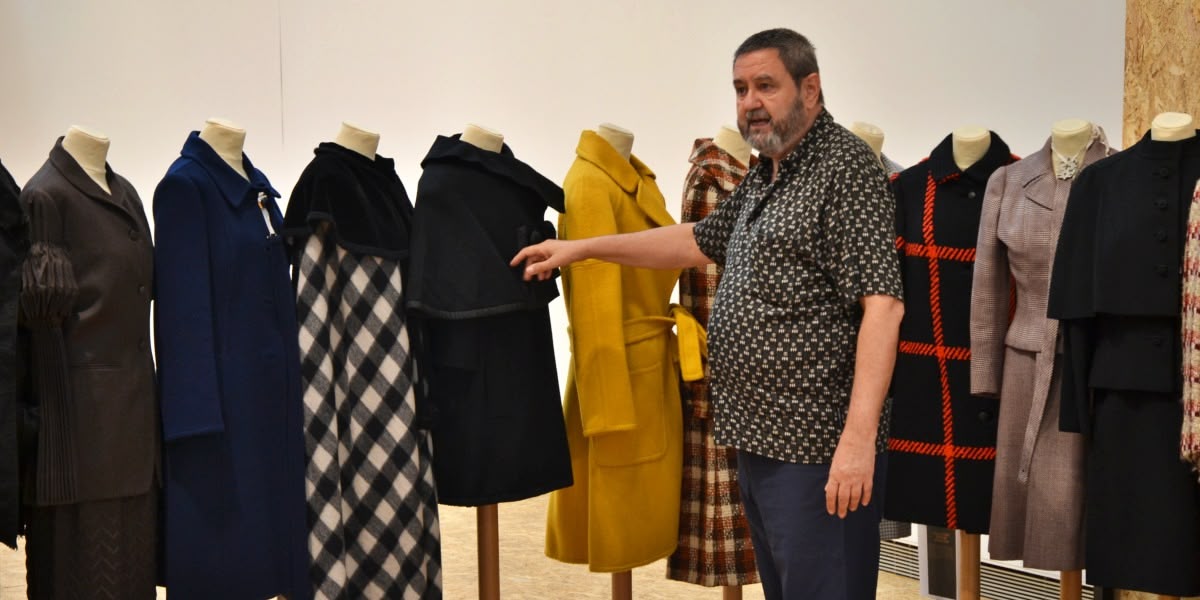 Josep Casamartina, amb vestits de la Fundació Antoni Montpalau. Autor: Jordi M.