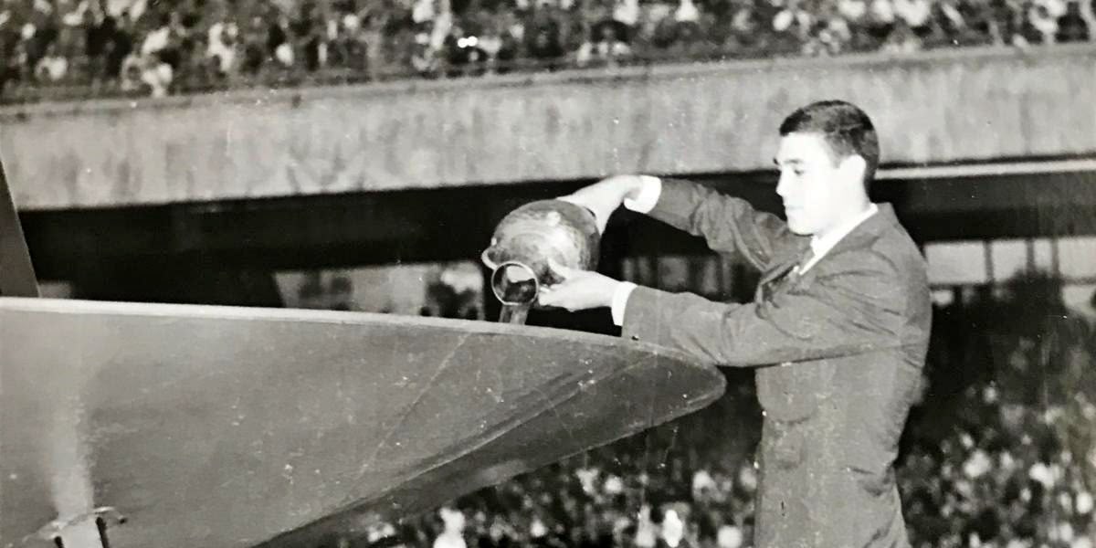 Miquel Torres, encenent el peveter dels Jocs del Mediterrani. Autor: cedida