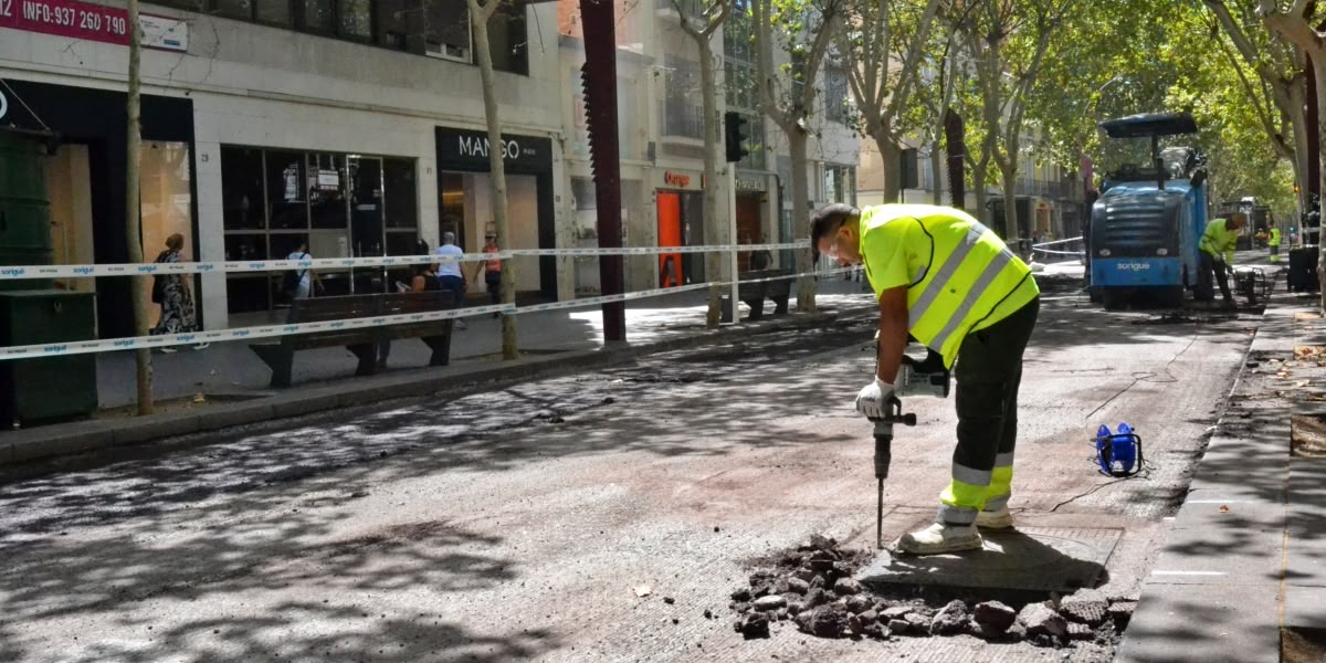Feines d'asfaltatge a la Rambla, el 30 de juliol. Autor: J.d.A.