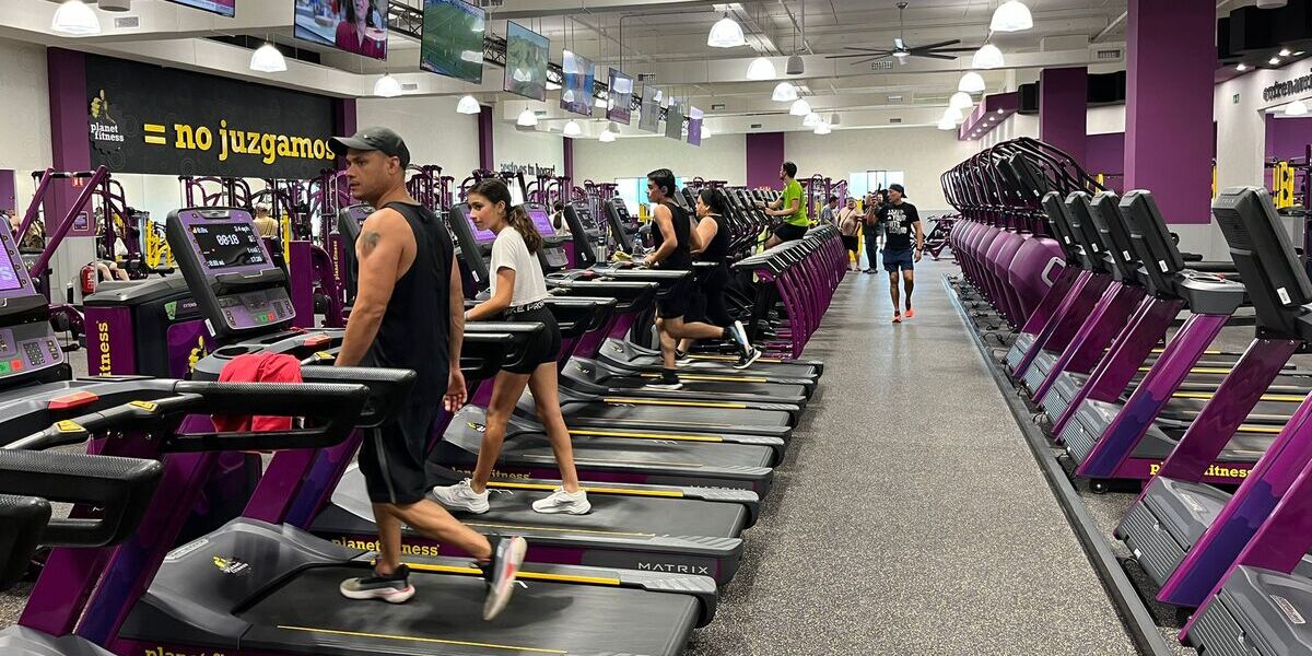 La cadena Planet Fitness ha obert el seu primer gimnàs a Europa al centre comercial Via Sabadell. Autor: Jordi M