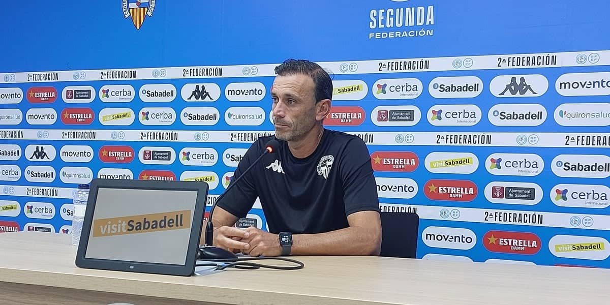 Foto de portada: David Català, a roda de premsa. Autor: Albert P.