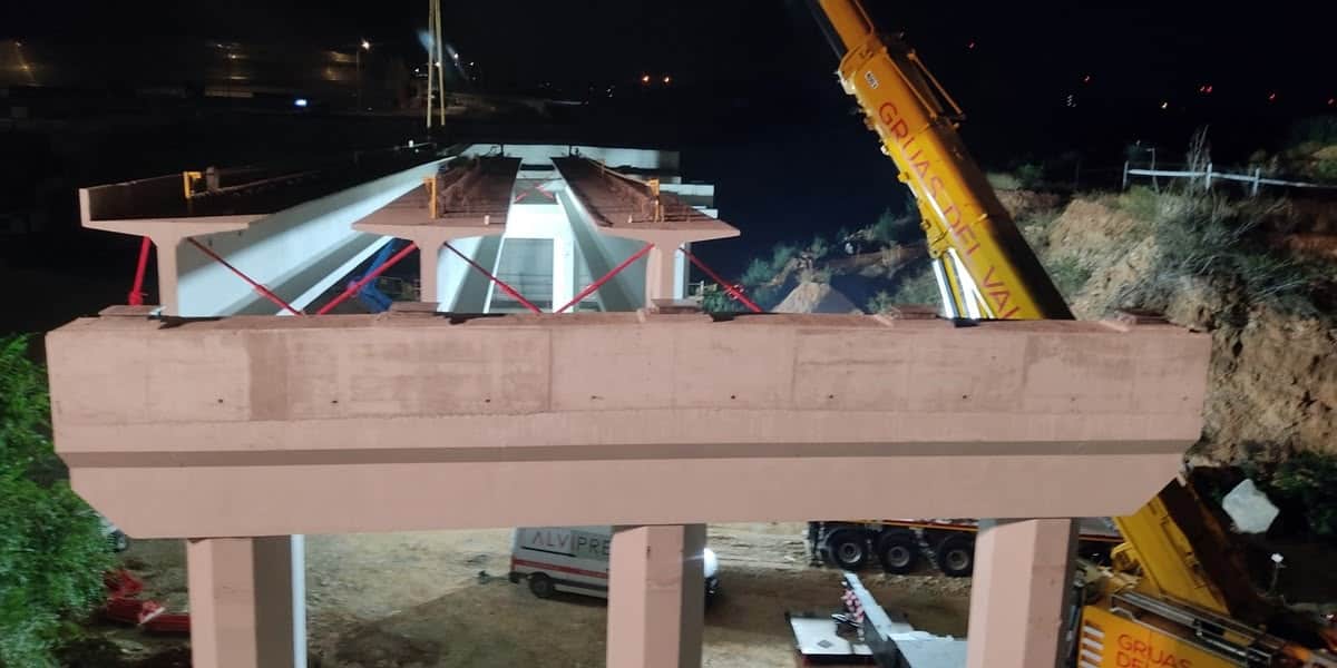 Col·locació de les peces prefabricades del viaducte del nou Portal Sud. Autor: cedida.