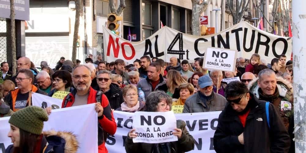 Manifestació contra els macroprojectes, entre ells, la B-40 entre Terrassa, Sabadell i Castellar, el 4 de març de 2023. Autor: ACN.