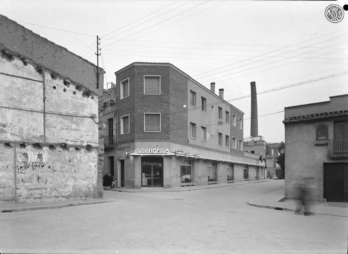 Bar restaurant Codinach, al carrer Sant Jaume, 19, als anys 60 del segle passat. Foto: Rafael Molins Alaix / AHS.