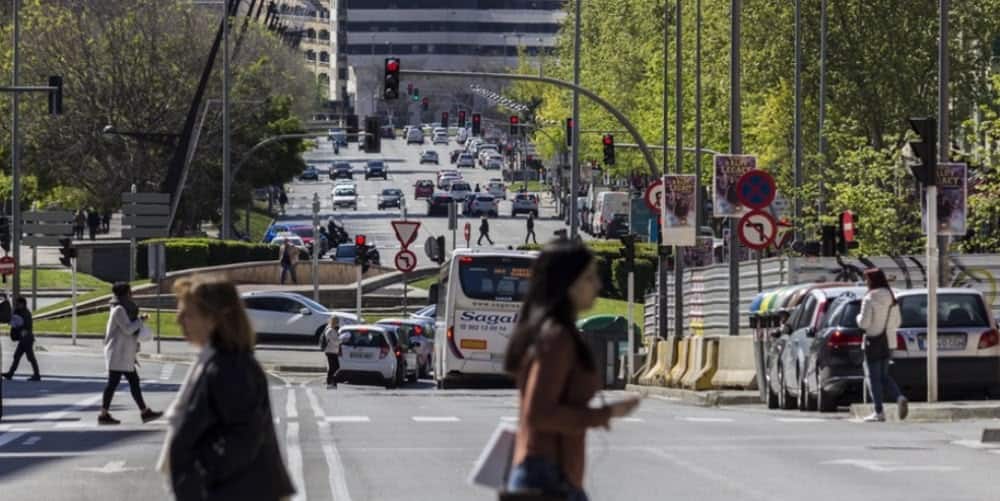 Foto portada: l'avinguda de Josep Tarradellas i, al fons, l'avinguda de Francesc Macià, en una imatge d'arxiu. Autor: M.Tornel.